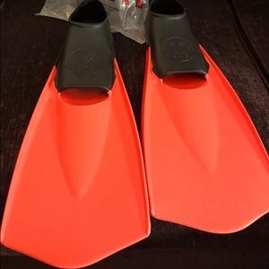 TYR swim fins